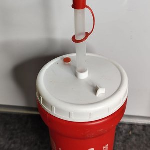 Vaso Coca-Cola Rojo con Tapa y Sorbete - imagen 2