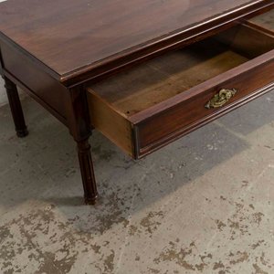 Mesa Ratona Inglesa de Madera con Dos Cajones - imagen 3
