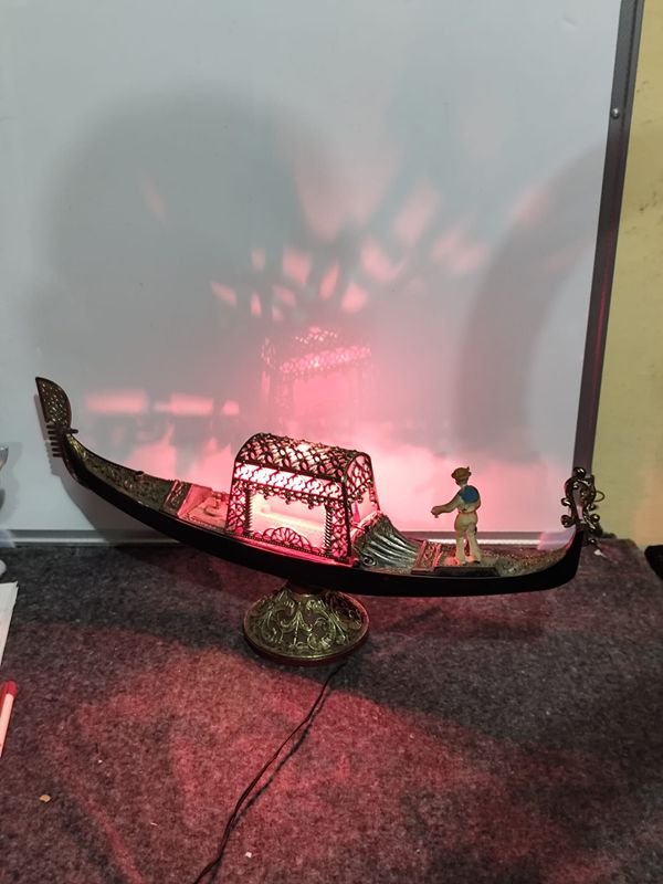 Velador Veneciano en Plástico con Figura y Luces