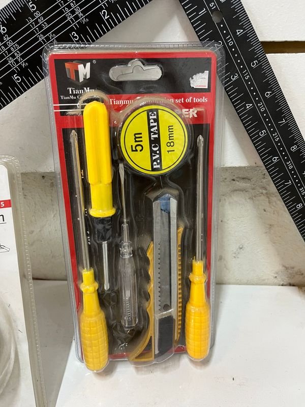 Set de herramientas variadas y accesorios para el trabajo - imagen 2