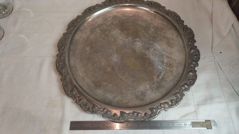 Bandeja redonda en metal plateado para decoración - imagen 2