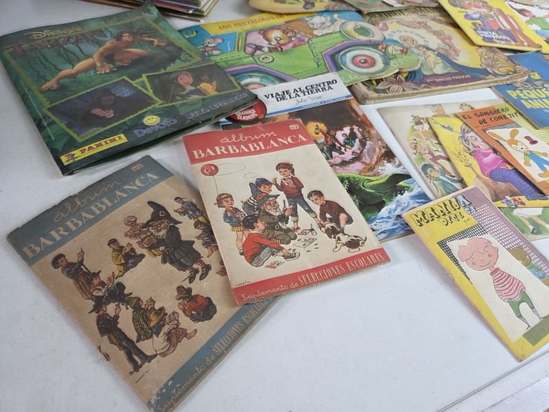 Colección de libros infantiles y figuritas - imagen 3