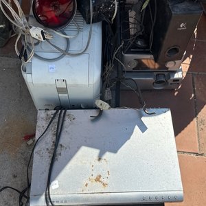 Lote siguiente: Lote de Varios Aparatos Electrónicos y Accesorios