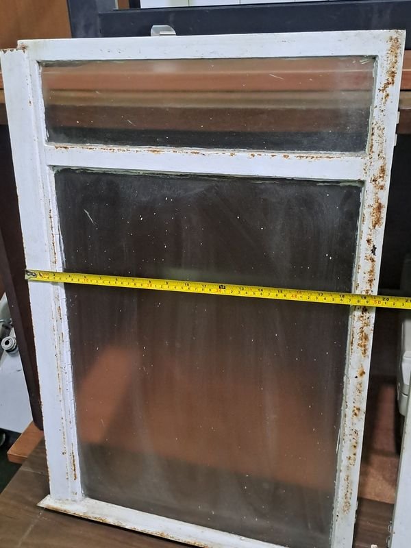 Ventanas con estructura de hierro y vidrios sanos - imagen 3