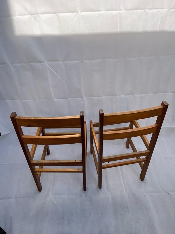 Sillas de madera usadas sin asiento - imagen 4