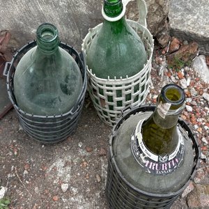 Lote anterior: Damajuanas Verdes Antiguas con Cestas