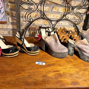 Lote de 5 Pares de Calzado Femenino: Sandalias y Zuecos de Plataforma - imagen 2
