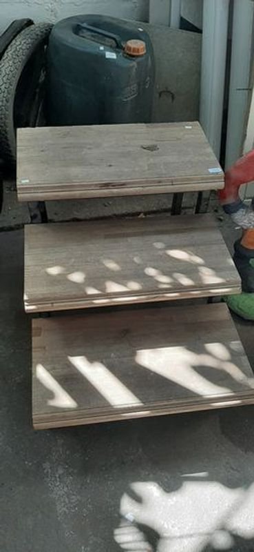 Lote anterior: Escalera de Hierro y Madera con 3 Escalones