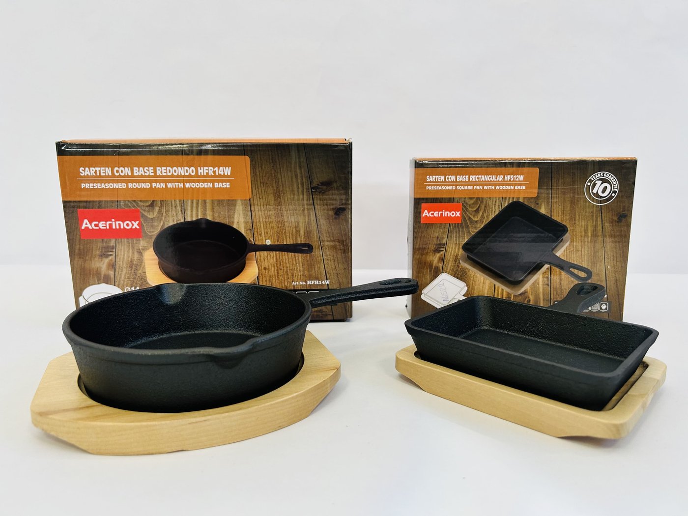 Set de 2 Sarteneras de Hierro Fundido con Base de Madera Acerinox
