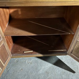 Mueble Aparador Laqueado en Madera Maciza con Estantes y Cajones - imagen 7