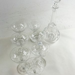 Lote siguiente: Juego de Cristalería Hialina Tallada: Botellón y Seis Copas