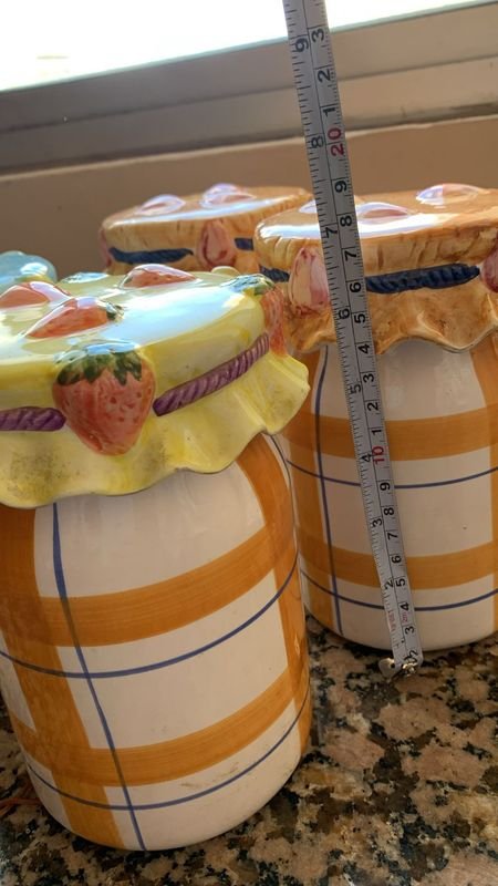 Lote siguiente: Frascos de cerámica decorados
