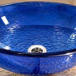 Lote siguiente: Bacha de Baño Circular en Cristal Azul Cobalto con Textura Relieve