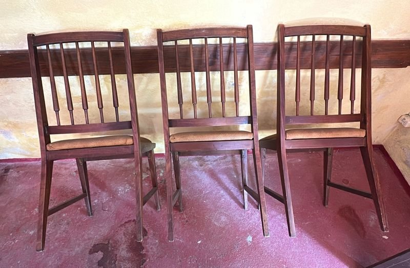 Sillas de Madera Dura con Asientos Tapizados en Buen Estado - imagen 2