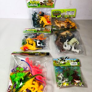 Lote de 10 Piezas: Máscaras Marvel y DC, Dinosaurios y Caballos - imagen 3