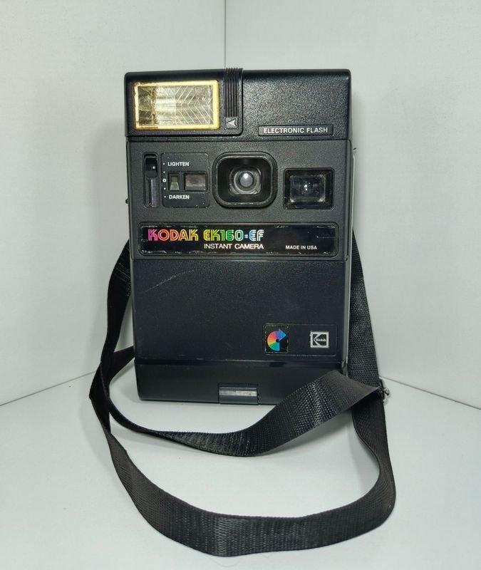 Lote anterior: Cámara instantánea Kodak EK160-EF americana de 1980