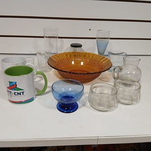 Lote anterior: Lote de Cristalería y Vajilla: Fuente Ámbar, Tazas, Copas, Vasos y Más