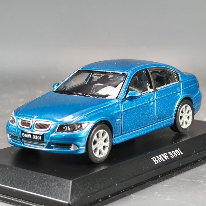 Modelo en escala 1/43 de BMW 330i, edición especial - imagen 3