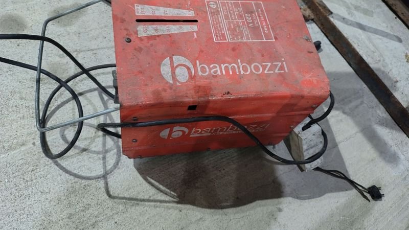 Lote siguiente: Maquina de Electro Soldar con Cable de Poder y Sistema de Gestión de Cables