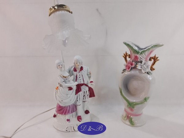 Lámpara de Porcelana con Pareja Romántica y Florero Decorativo