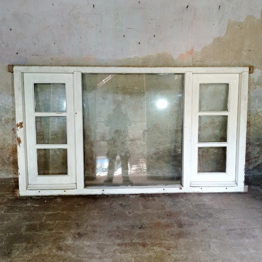 Ventana antigua con características únicas - imagen 4