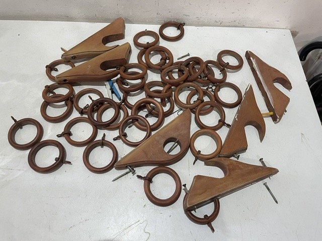 Lote siguiente: Lotes de aros de madera para cortina en mal estado