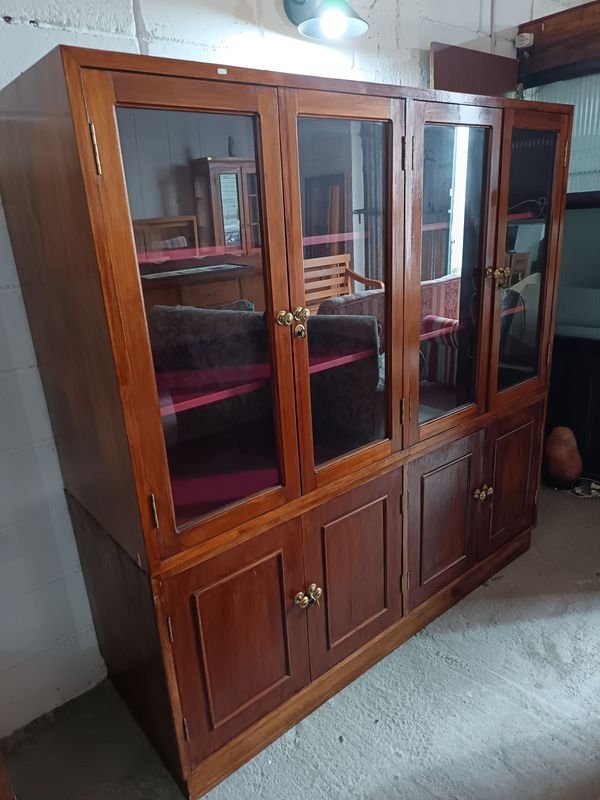 Biblioteca/Cristalera Antigua de Madera con Puertas de Vidrio y Cerradura