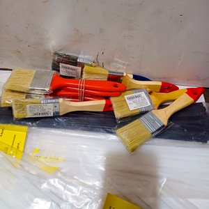 Lote de Tacos Fisher, Precintos y Pinceles Varios - imagen 4
