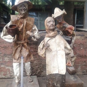 Figuras Artesanales de Papel Maché: Campesinos Vintage - imagen 1