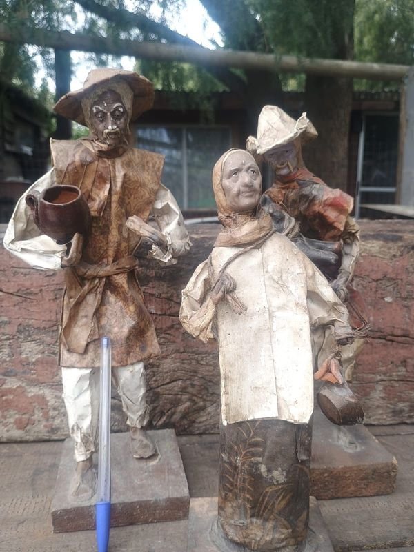Figuras Artesanales de Papel Maché: Campesinos Vintage