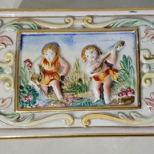 Cofre de Porcelana Capodimonte con Querubines y Detalles Dorados - imagen 5