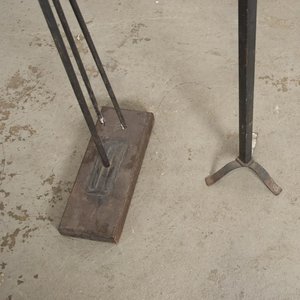 Velero de Pie y Soporte para Atizador y Pinza de Hierro - imagen 3