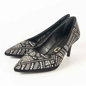 Lote siguiente: Zapatos de Salón Carmen Stephans Negros con Apliques Talle 37/39