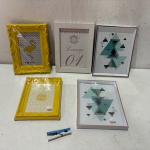 Lote siguiente: Lote de 4 Cuadros Decorativos con Diseños Geométricos y Flamenco