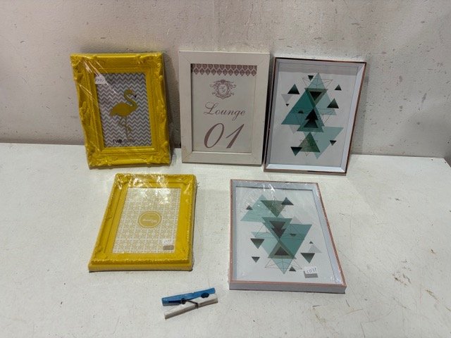 Lote de 4 Cuadros Decorativos con Diseños Geométricos y Flamenco