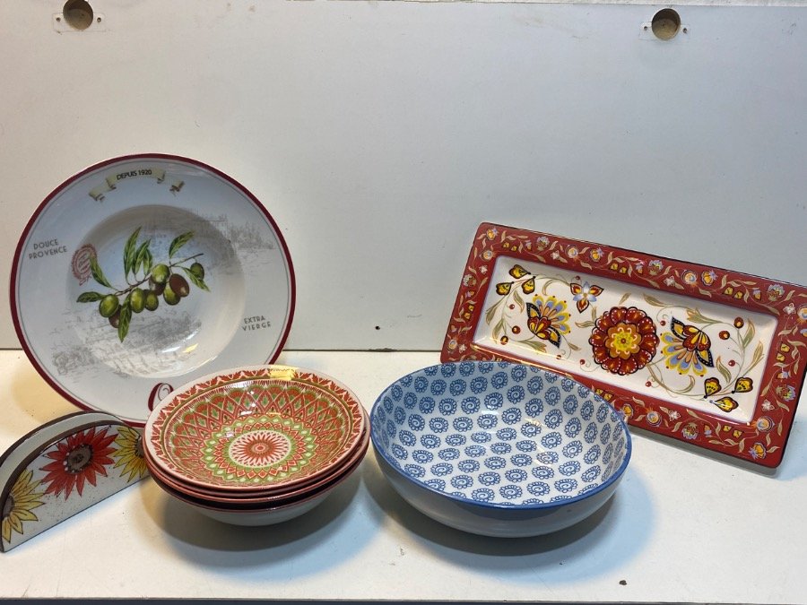 Conjunto de Cerámica Decorativa: Plato de Aceitunas, Cuencos Geométricos y Ensaladera