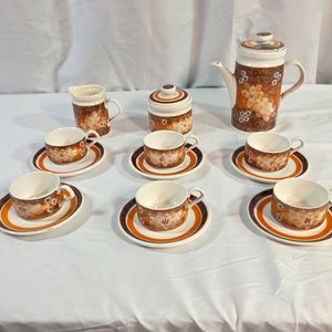 Lote siguiente: Juego de Café de Cerámica Estilo Vintage con Diseño Floral (15 Piezas)