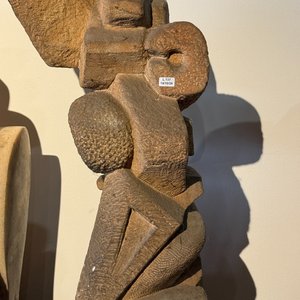 Escultura Abstracta en Piedra de Aurelio Lebrato sobre Pedestal de Durmiente - imagen 2