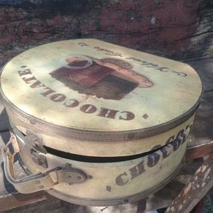 Sombrerera Vintage "Chocolate Velvet Cake" con Interior Gamuzado - imagen 1