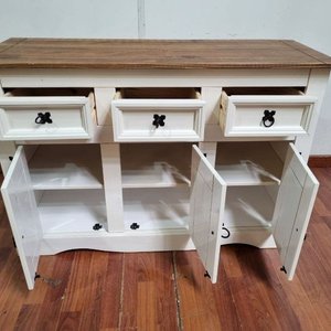 Aparador Blanco Mate con Tapa Madera Natural y Herrajes de Hierro Forjado - imagen 2