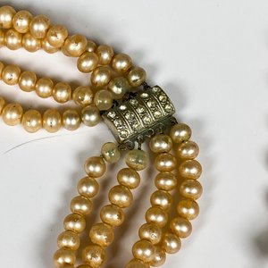 Dos Collares de Perlas de Fantasía con Cierre Metálico - imagen 3