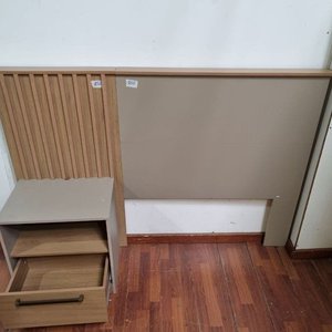 Respaldo de Cama y Mesa de Luz Combinado Madera y Beige - imagen 2