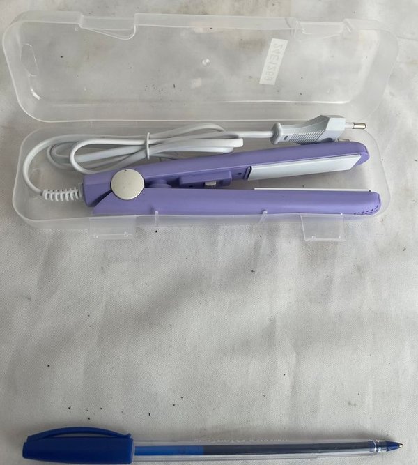 Planchita de Pelo Lila con Estuche, Nueva sin Uso