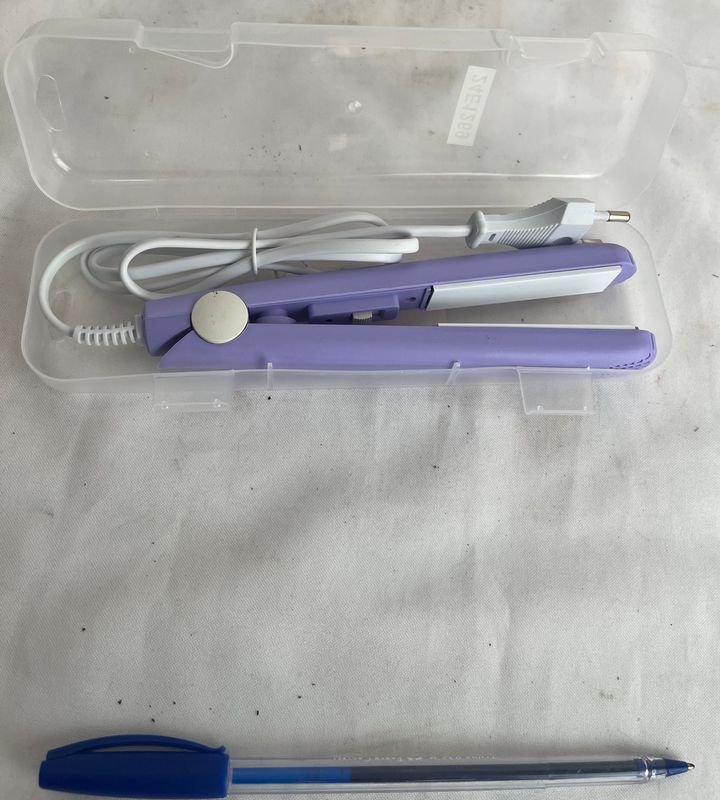 Planchita de Pelo Lila con Estuche, Nueva sin Uso