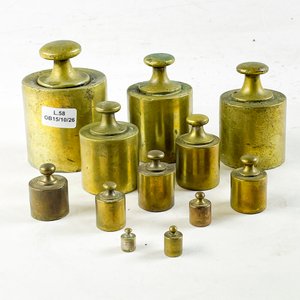 Lote siguiente: Lote de 12 Pesas Antiguas de Bronce