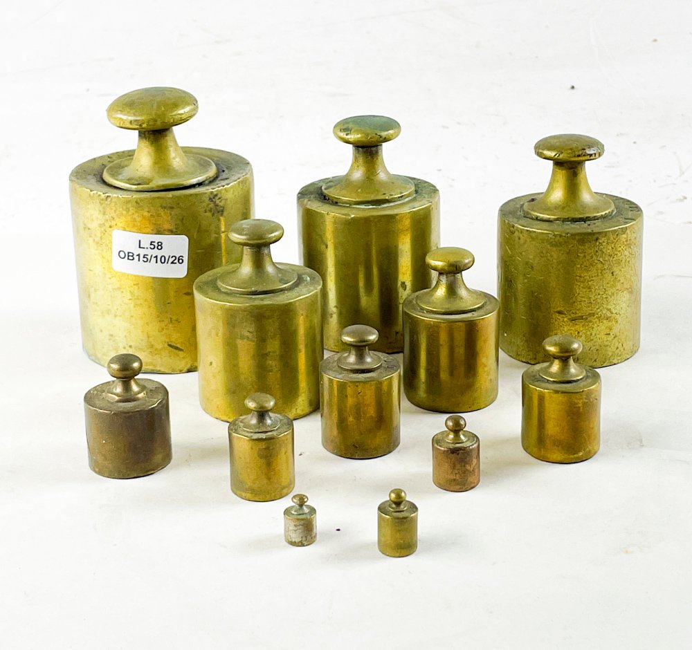 Lote de 12 Pesas Antiguas de Bronce
