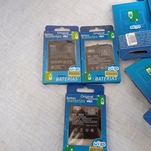 Caja con aproximadamente 100 baterías para celulares. - imagen 4