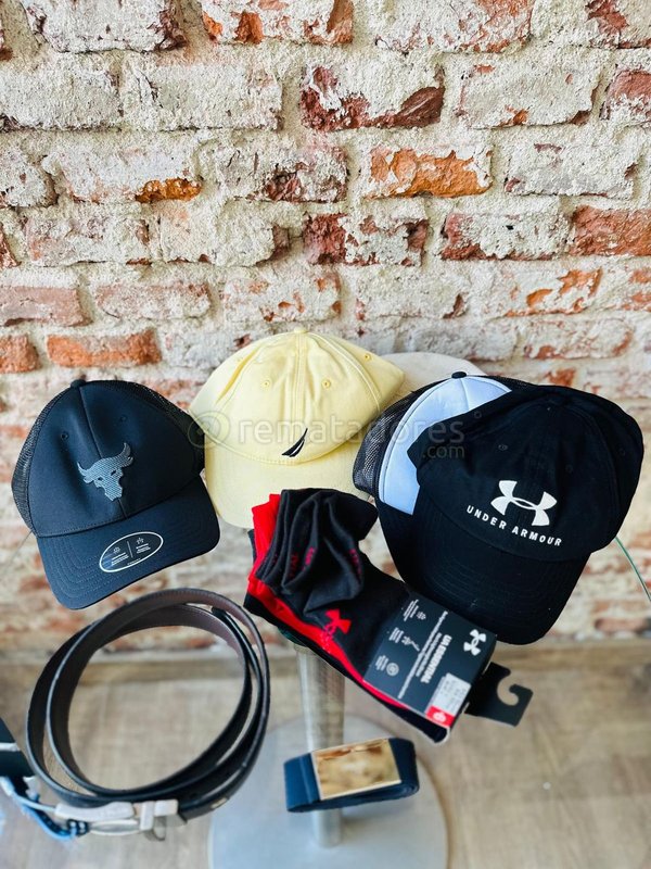 Lote de Gorras Under Armour y Nautica, Cinturón y Medias