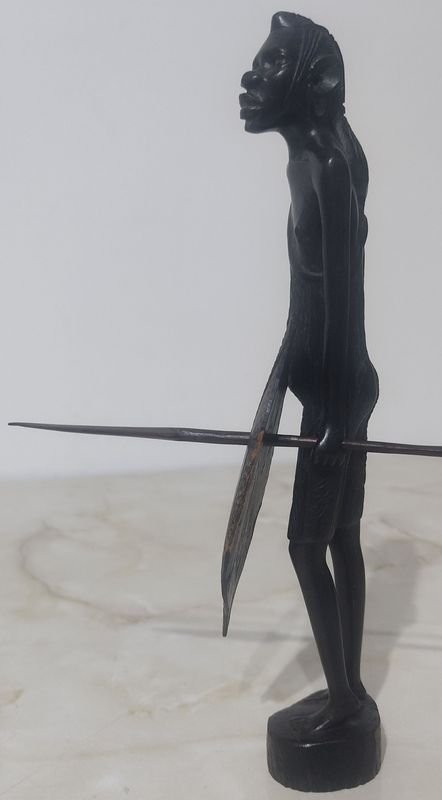Figura de Guerrero Africano, tallado en Madera. Fabulosa. - imagen 3