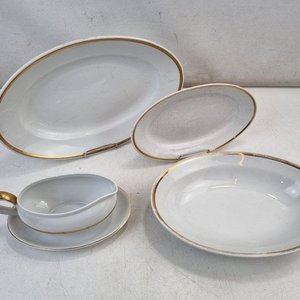 Juego de Vajilla Blanca con Filete Dorado: Salsera, Plato, Fuente Oval y Hondo - imagen 2